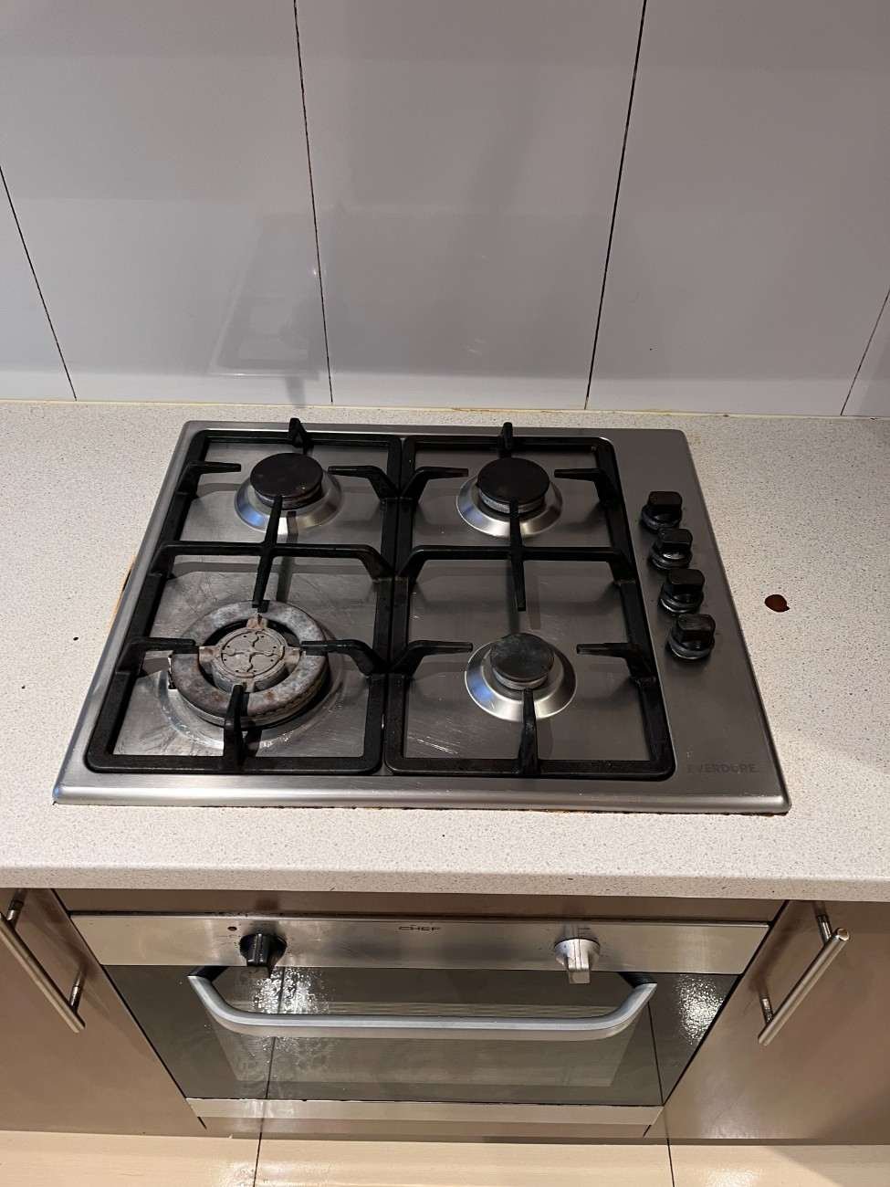 after stovetop and kitchen benchtop cleaning by an end of lease cleaning service in Sydney